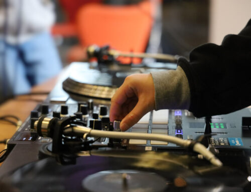 DJ-Workshop im digi MusicLab – mit Mixer und Turntables